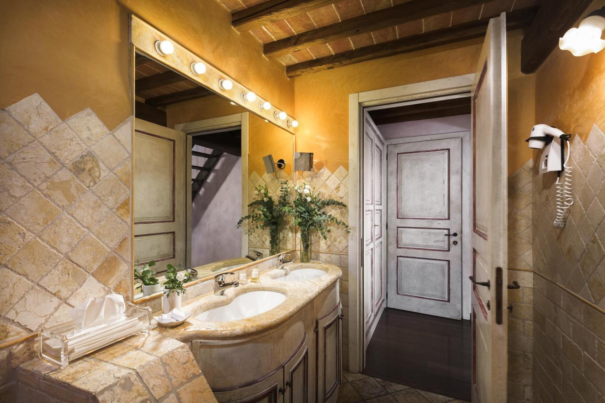 Relais La Leopoldina Hotel Бетоле Екстериор снимка